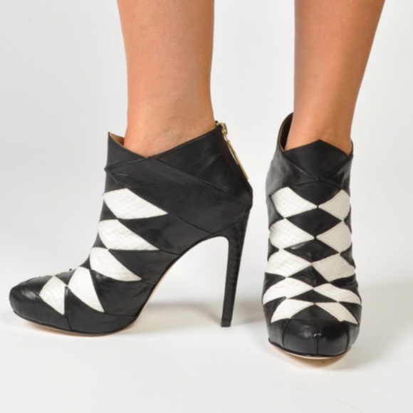 Atalanta Weller Shoes - Isen Diamond Ankle Boot by Atalanta Welle -size 6